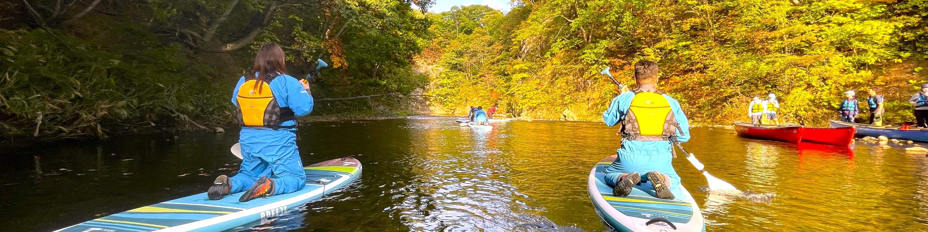 pengalaman-sup-apresiasi-daun-musim-gugur-jozankei-hokkaido-klook