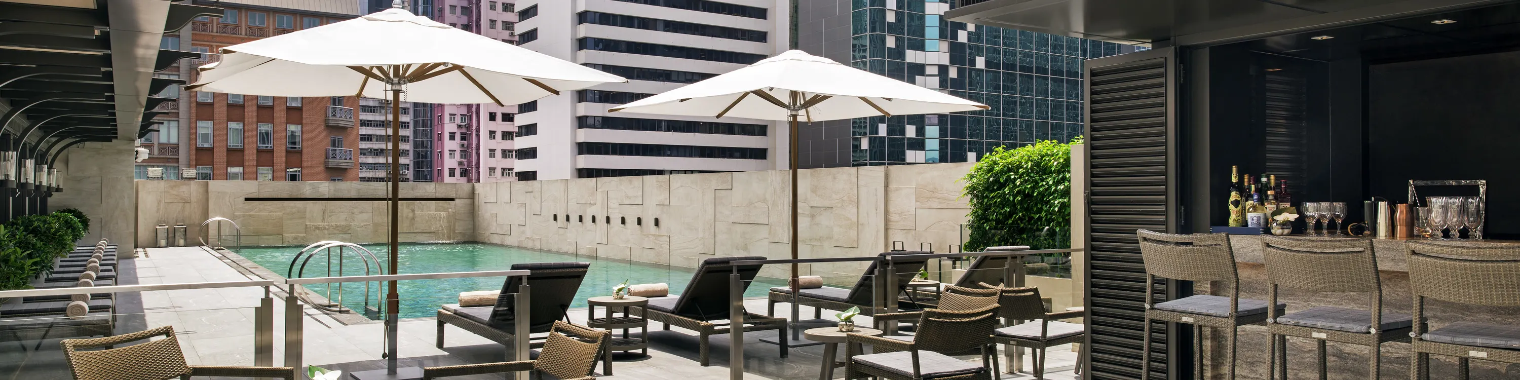 室外温水泳池 The Verandah Pool