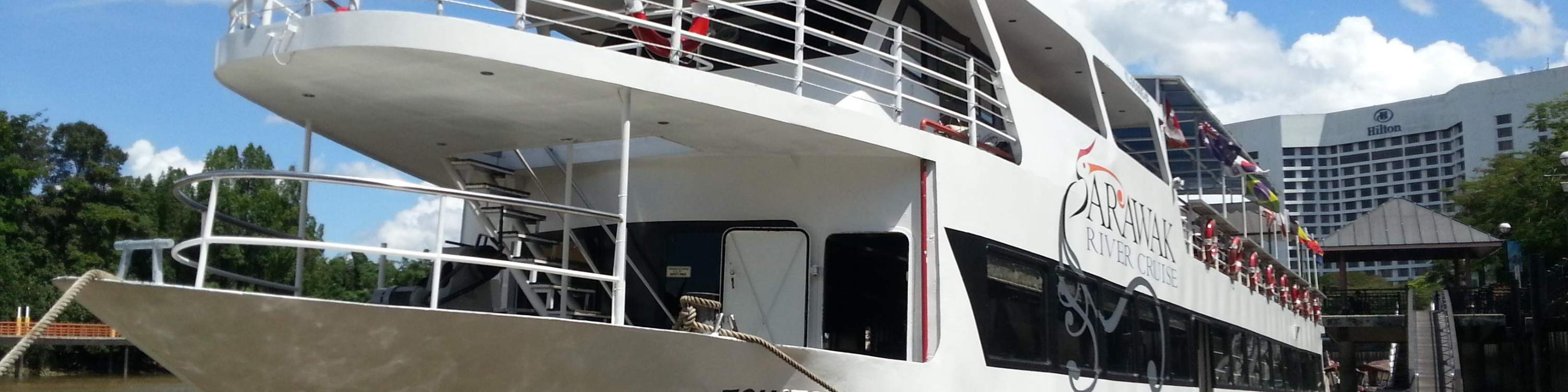 Croisière au coucher du soleil sur la rivière Sarawak à Kuching 