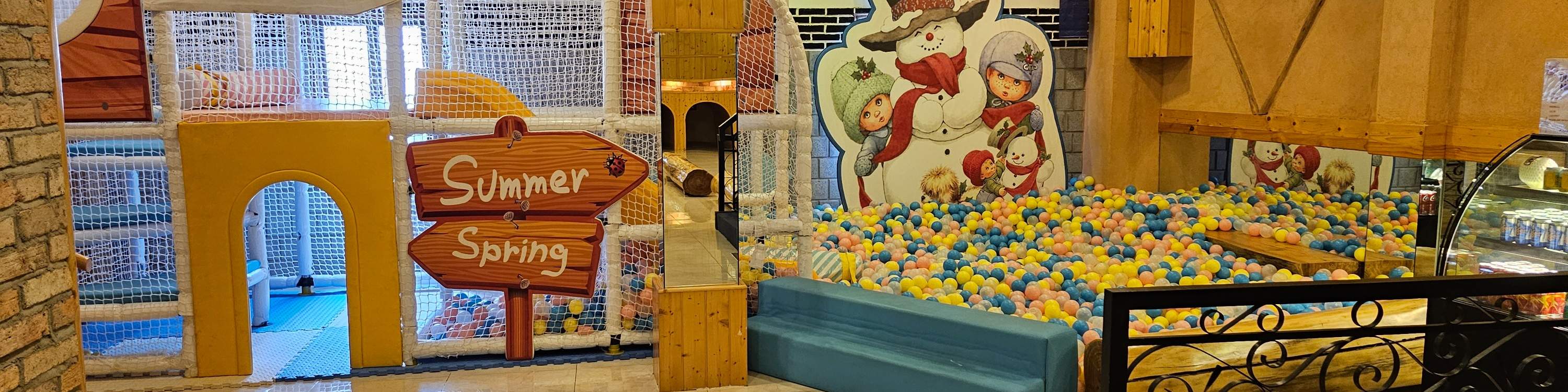 水疗中心的儿童游乐场