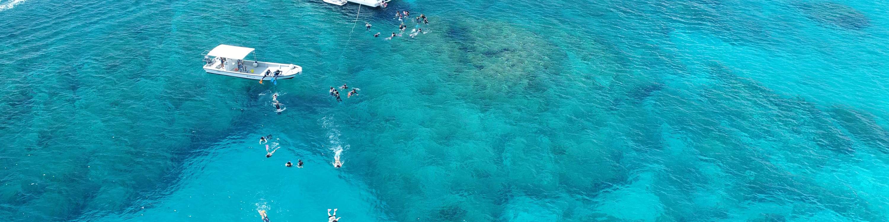 Bertolak dari Naha, hanya kira-kira 30-40 minit perjalanan bot untuk meneroka 