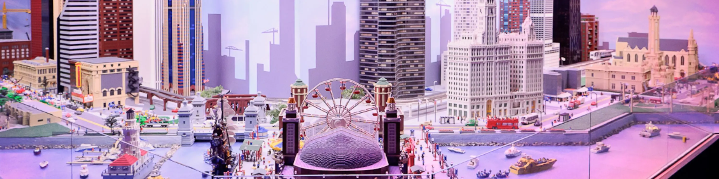 探索 MINILAND® Chicago，这是一座由超过 150 万块乐高积木建造的令人惊叹的城市复制品