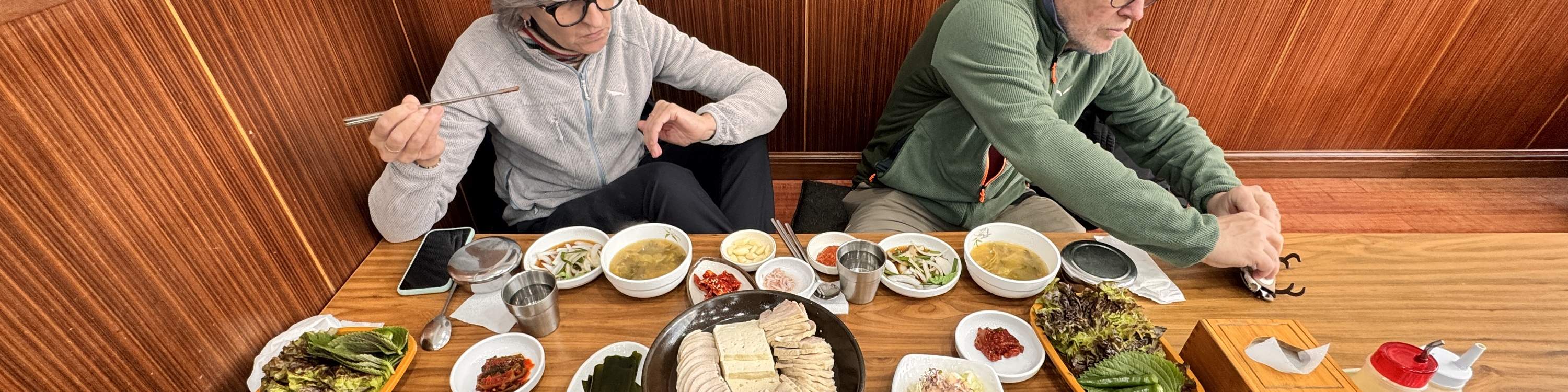 Esto es samgyeopsal: gruesas lonchas de panceta de cerdo. Es uno de los cortes más populares en la barbacoa coreana.