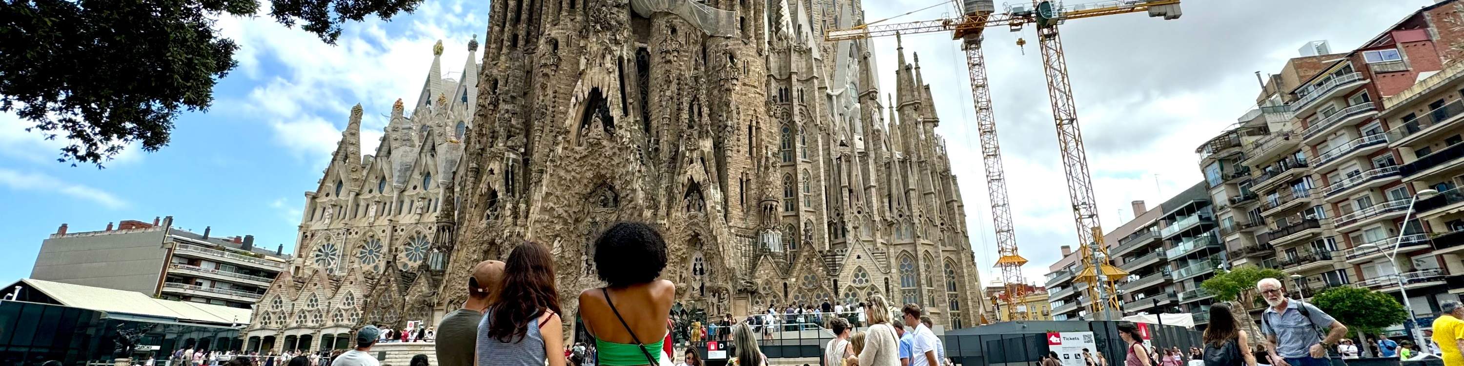Sagrada Familia and Pedrera Small Group Tour with Glass of Cava - Klook ...