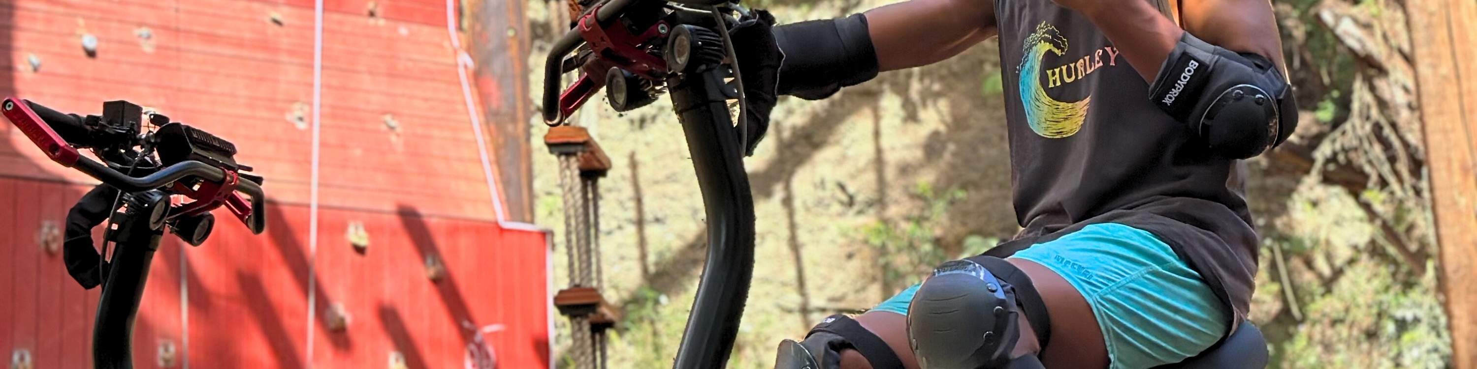 在这个独一无二的全地形车探险之旅中，尽情玩泥巴、放声大笑，留下难忘的回忆。