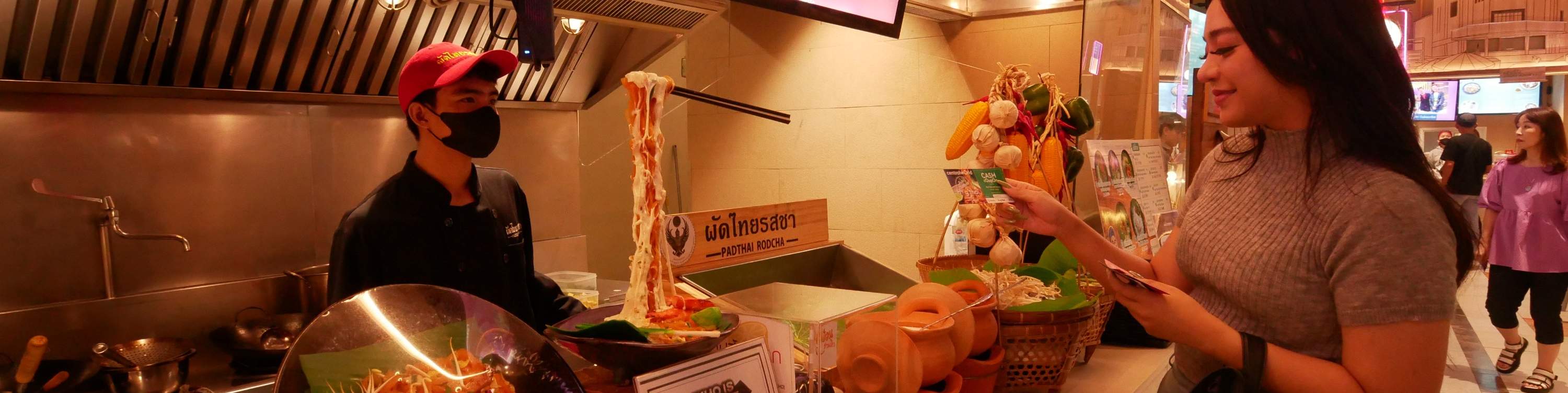 中央世界一楼的 HUG THAI 街头小吃