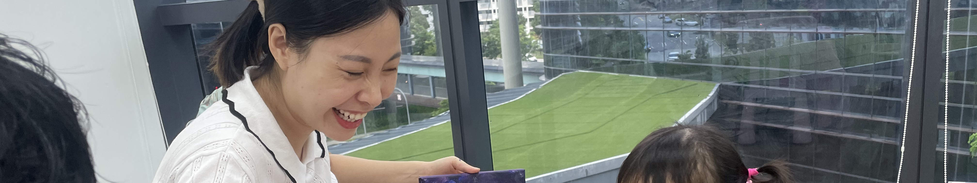 微笑與閃耀，母親與孩子共度的幸福時刻