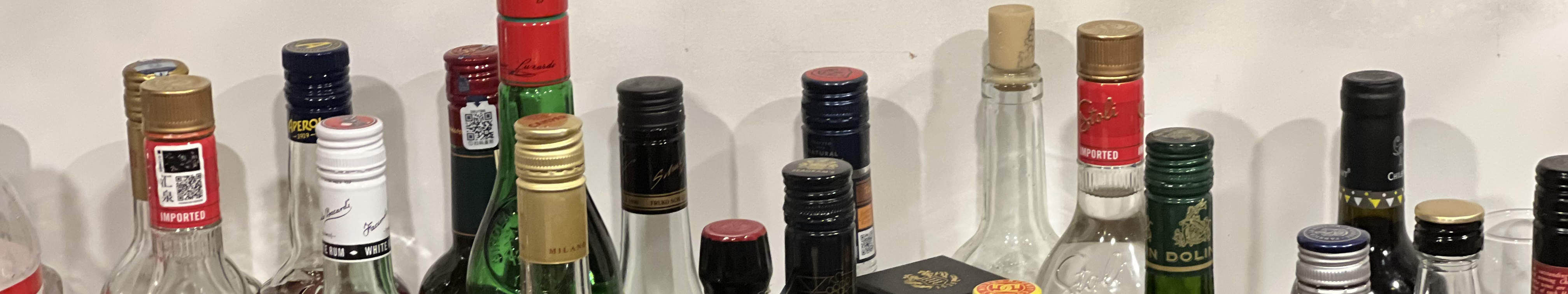 Belajar membuat koktail dan bersosialisasi di bar tepi jalan Yongjia Road