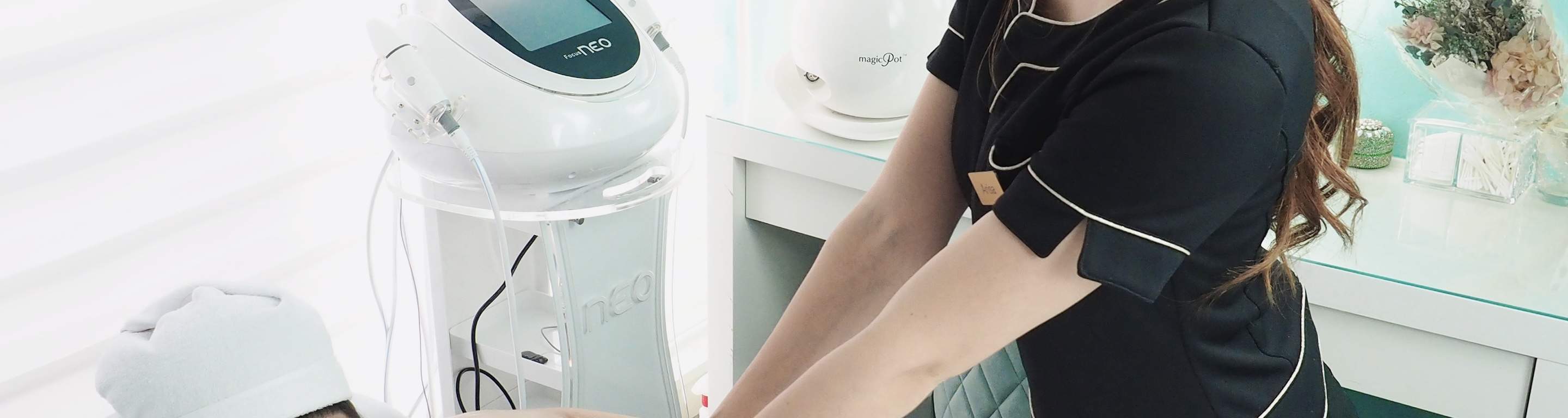 ตั้งแต่การลดน้ำหนัก ไปจนถึงการฟื้นฟูหลังผ่าตัด เรามีทรีทเมนท์ความงามให้เลือกสรรอย่างครบครันในที่เดียว → ครอบคลุมตั้งแต่การผ่อนคลายความเหนื่อยล้า การดูแลบ่าและลำคอ การลดบวม การเผาผลาญไขมันในช่องท้อง และการฟื้นฟูผิว จึงเป็นที่นิยมอย่างมาก