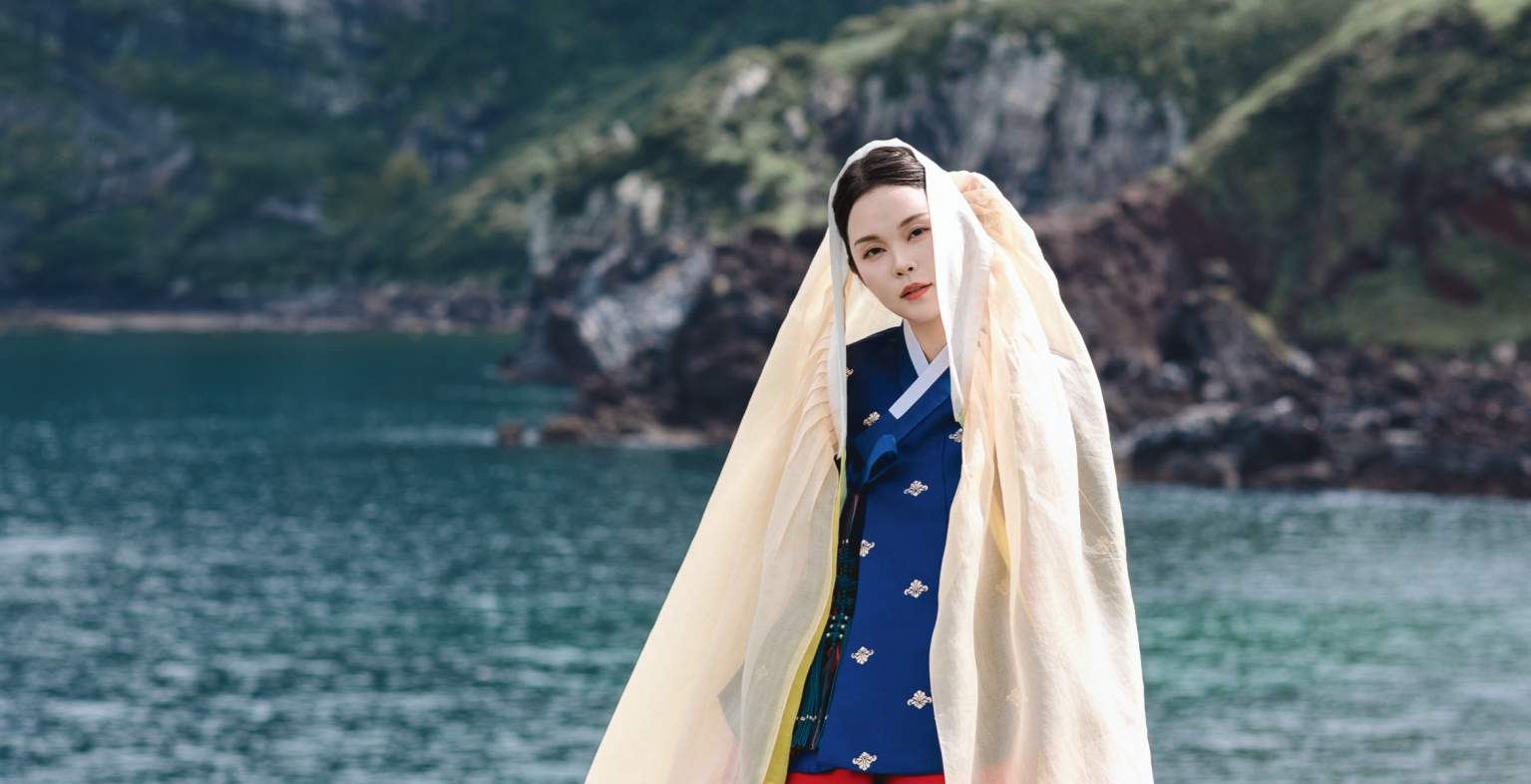 Pengalaman Pemotretan Outdoor dengan Hanbok Tradisional di Pulau Jeju
