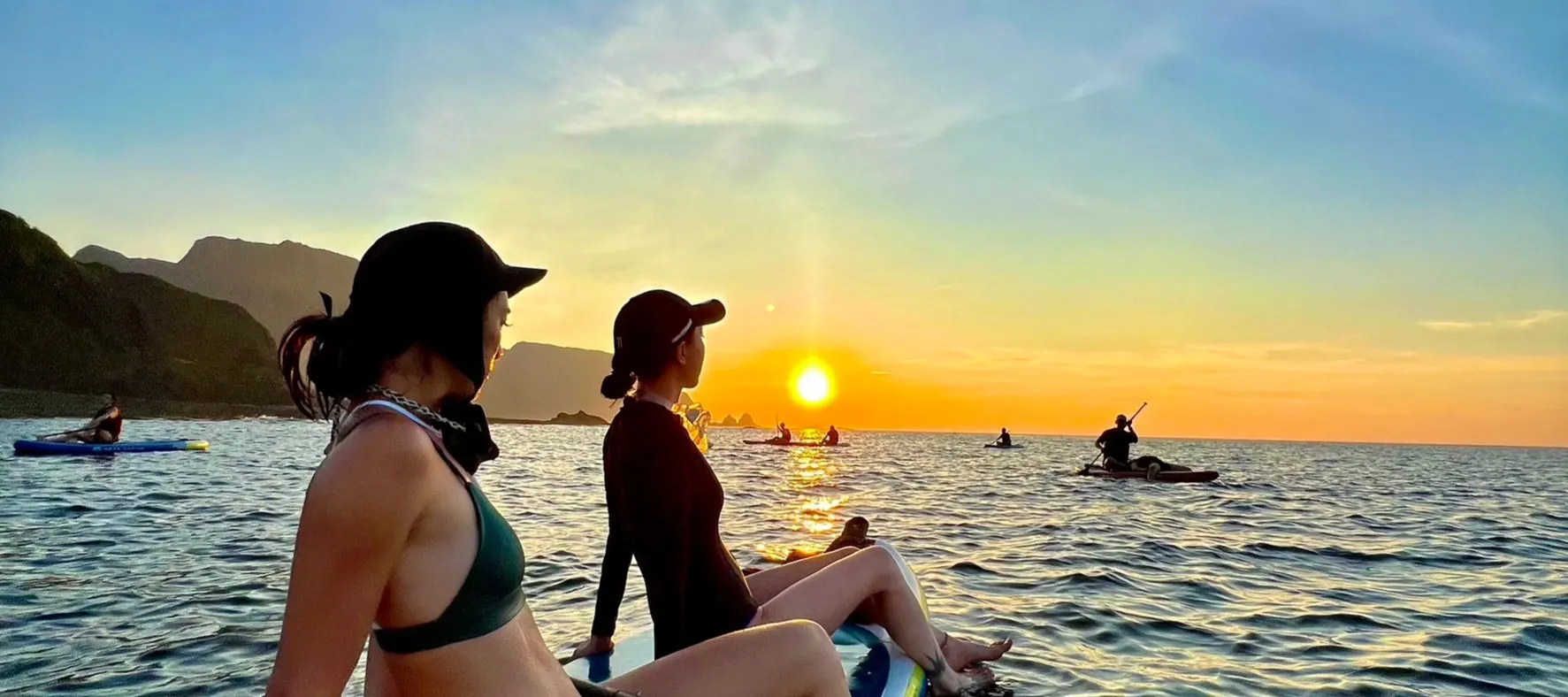 在sup板上欣赏太阳