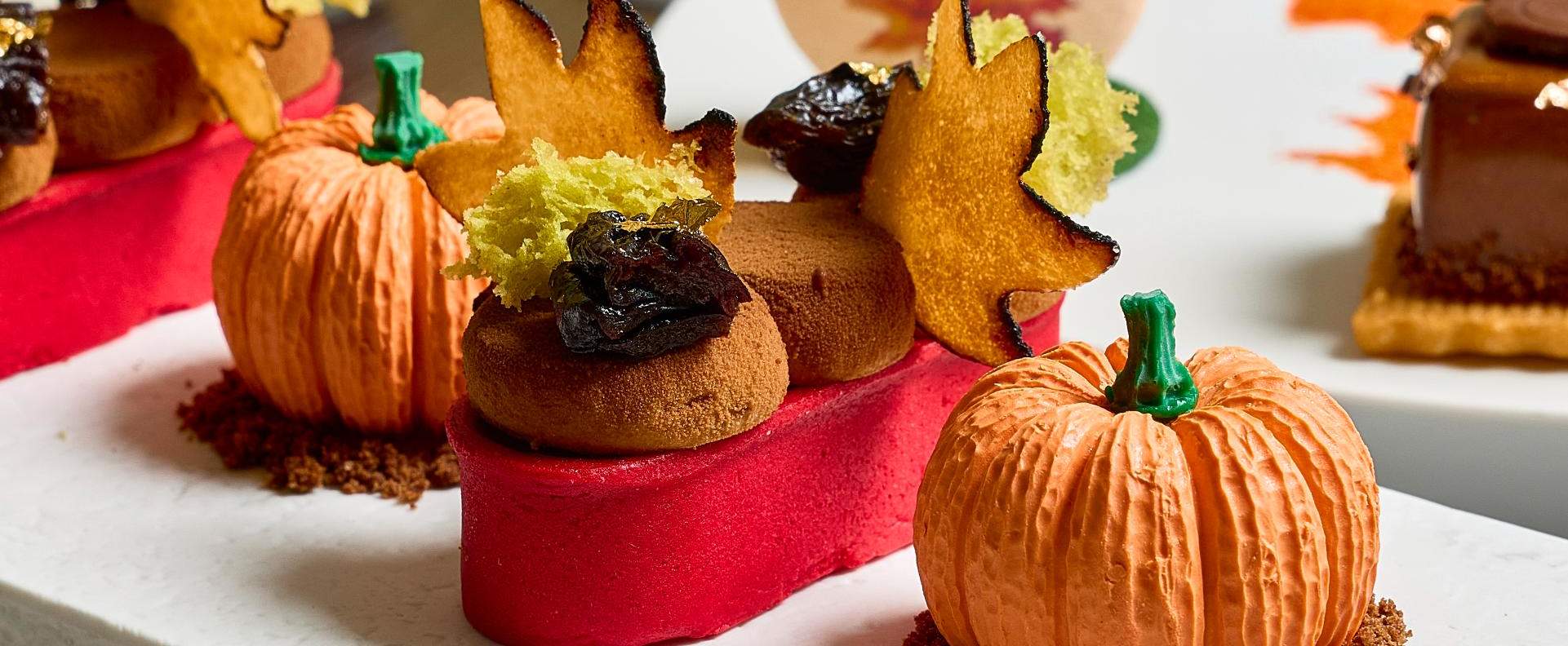 방콕 피콕 앨리 애프터눈 티 세트 by Waldorf Astoria