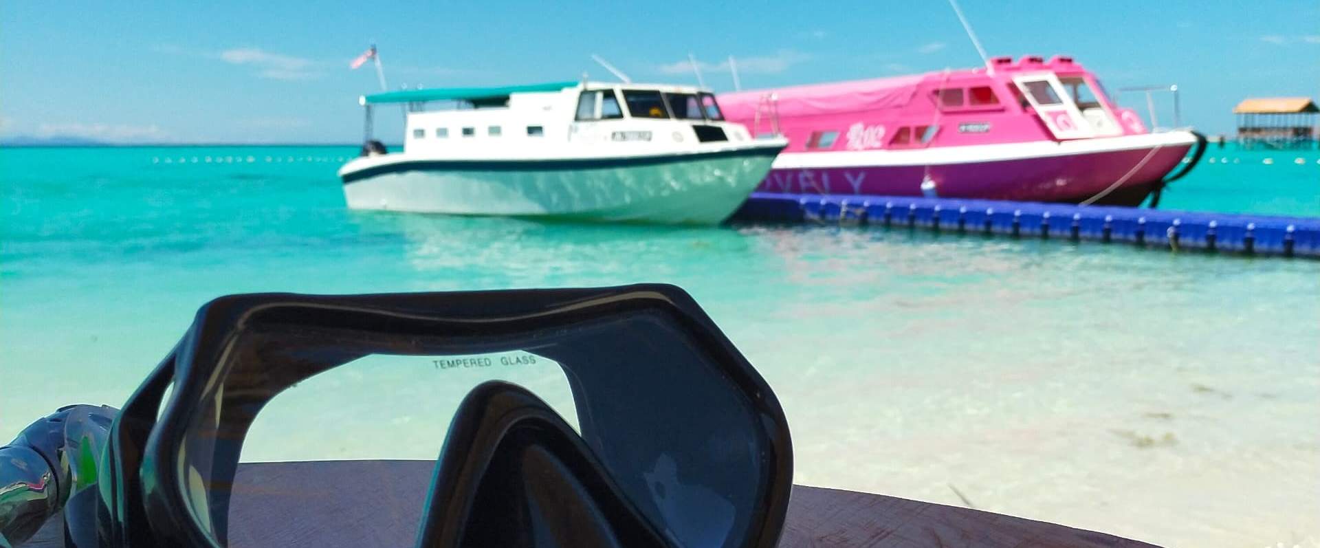 Snorkeling di Pulau Mantanani yang indah dengan perairan sebening kristal, keajaiban laut yang beragam, dan kedamaian yang menenangkan