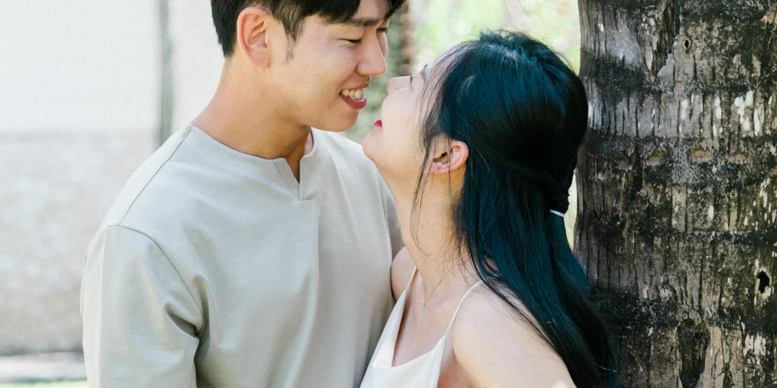 夫妇在拍照