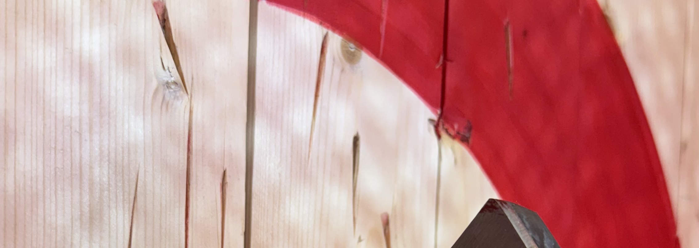 도끼 던지기의 짜릿함에 푹 빠져 보세요! 과녁을 명중시켜 스트레스를 날려 버리세요!