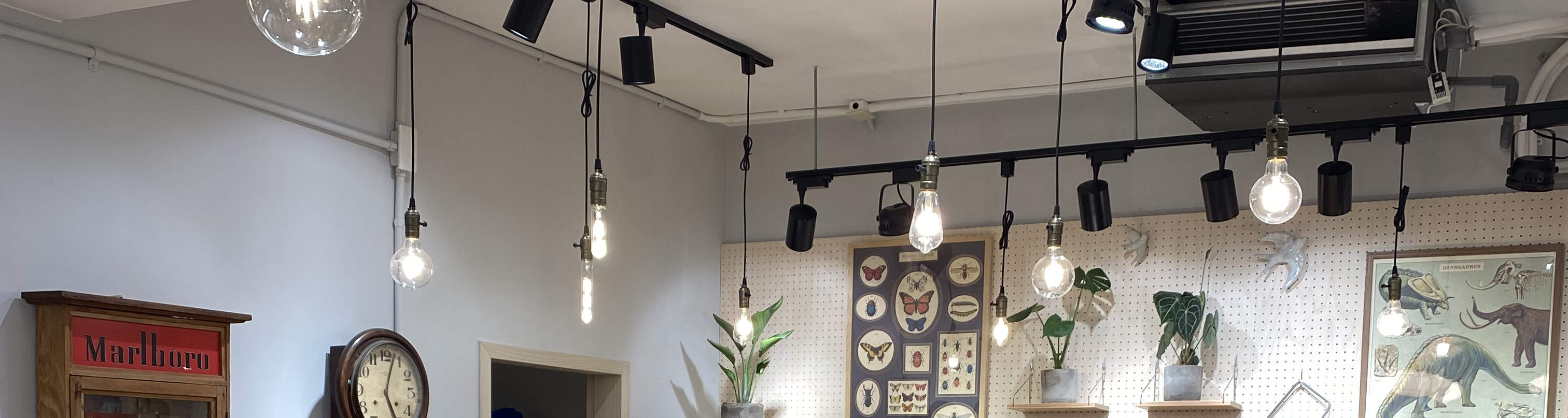 Ambiente de estudio, estilo industrial ligero japonés