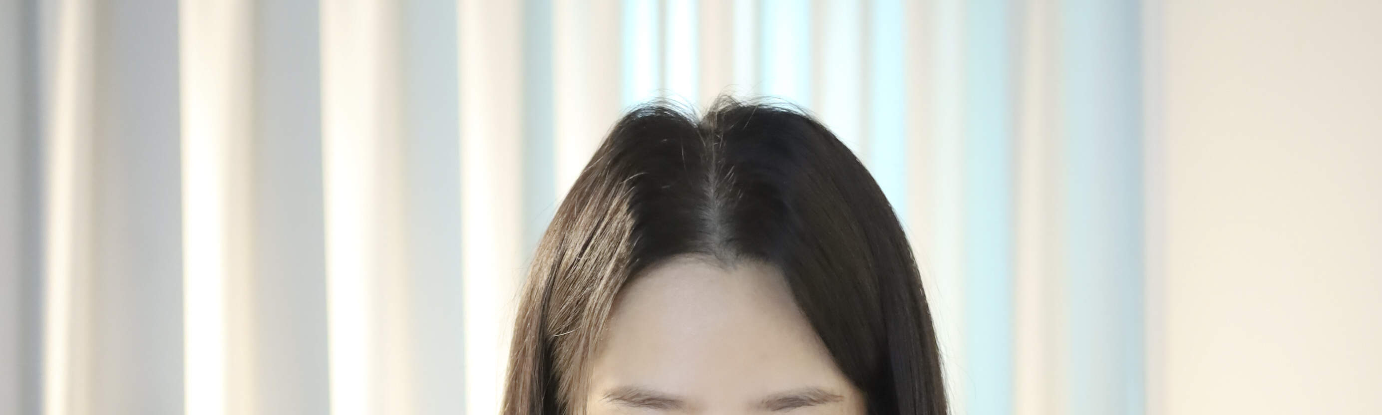 一位拥有16年研发经验的护肤专家，用温暖而关怀的双手欢迎您的到来。