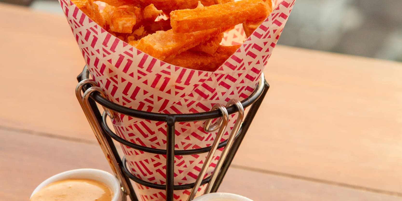 อะโบฟ อีเลฟเว่น รูฟท็อป บาร์ แอนด์ เรสเตอรองท์