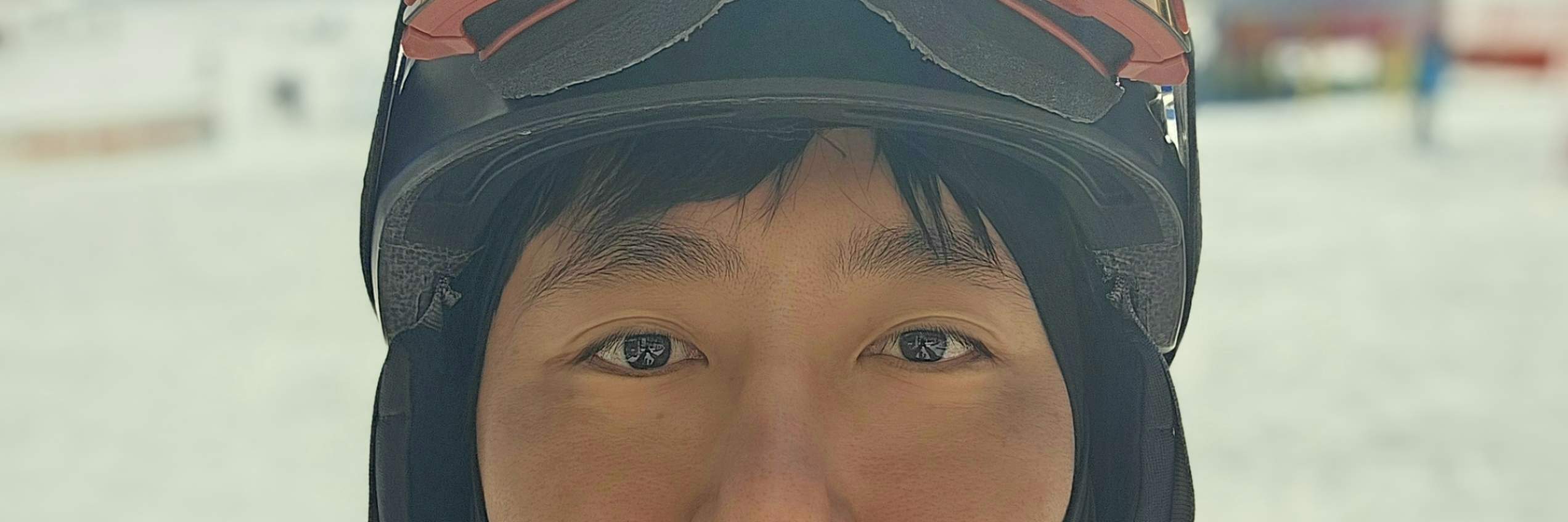 こんにちは！タイソンです。11年以上スキーを教えています。KSIAとSBAKの資格を持っています。安全に楽しく学べるようにサポートします。一緒に山を楽しみましょう！