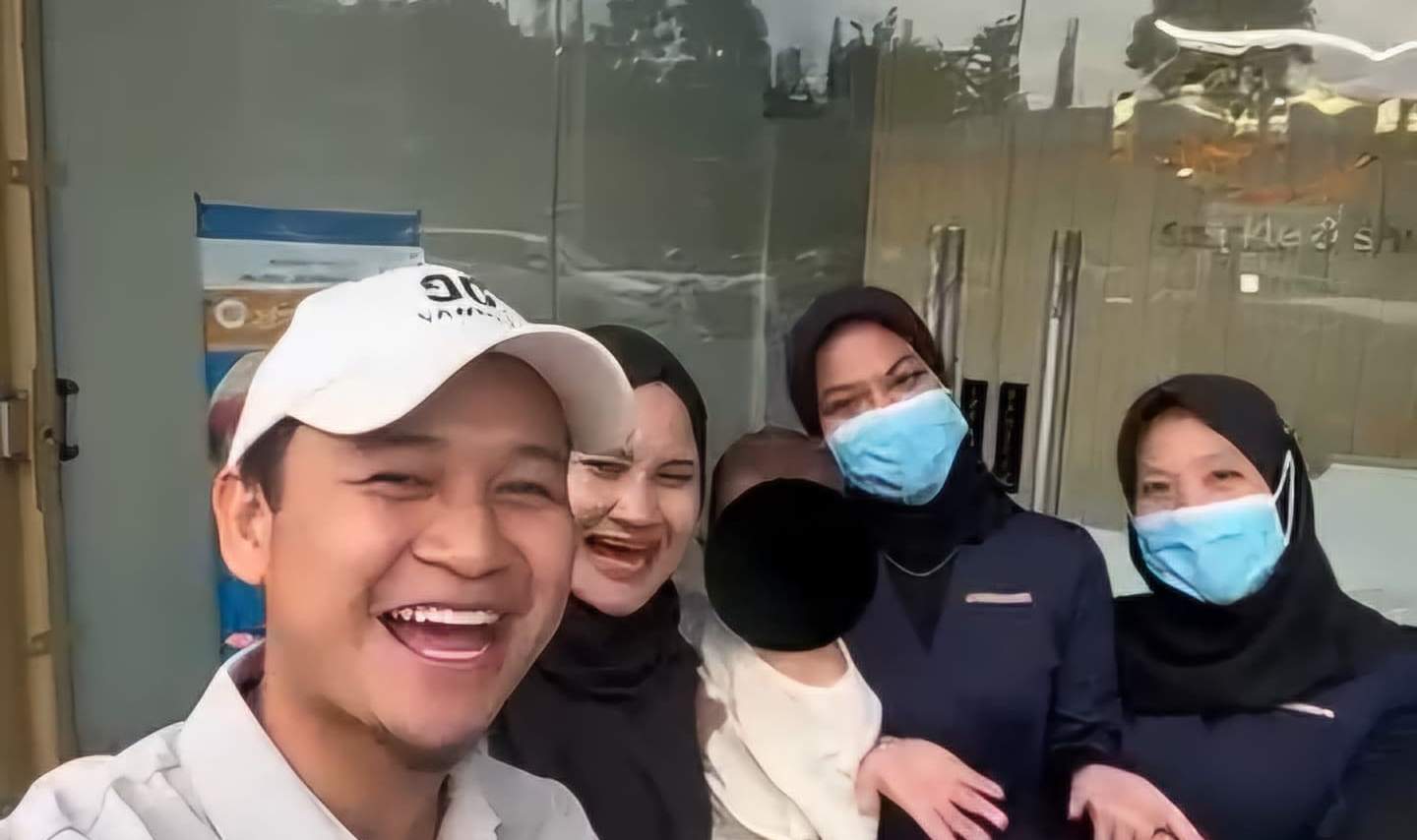 Glückliche Kunden, glückliches Team – kommen Sie zu iSmile!