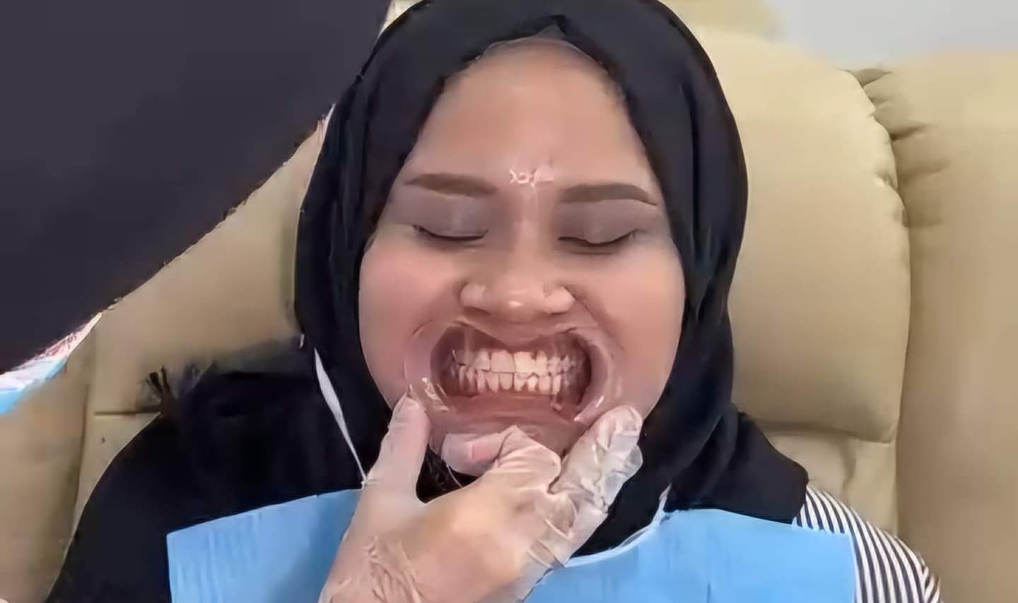 Fröhlich und lachend durch den Prozess!