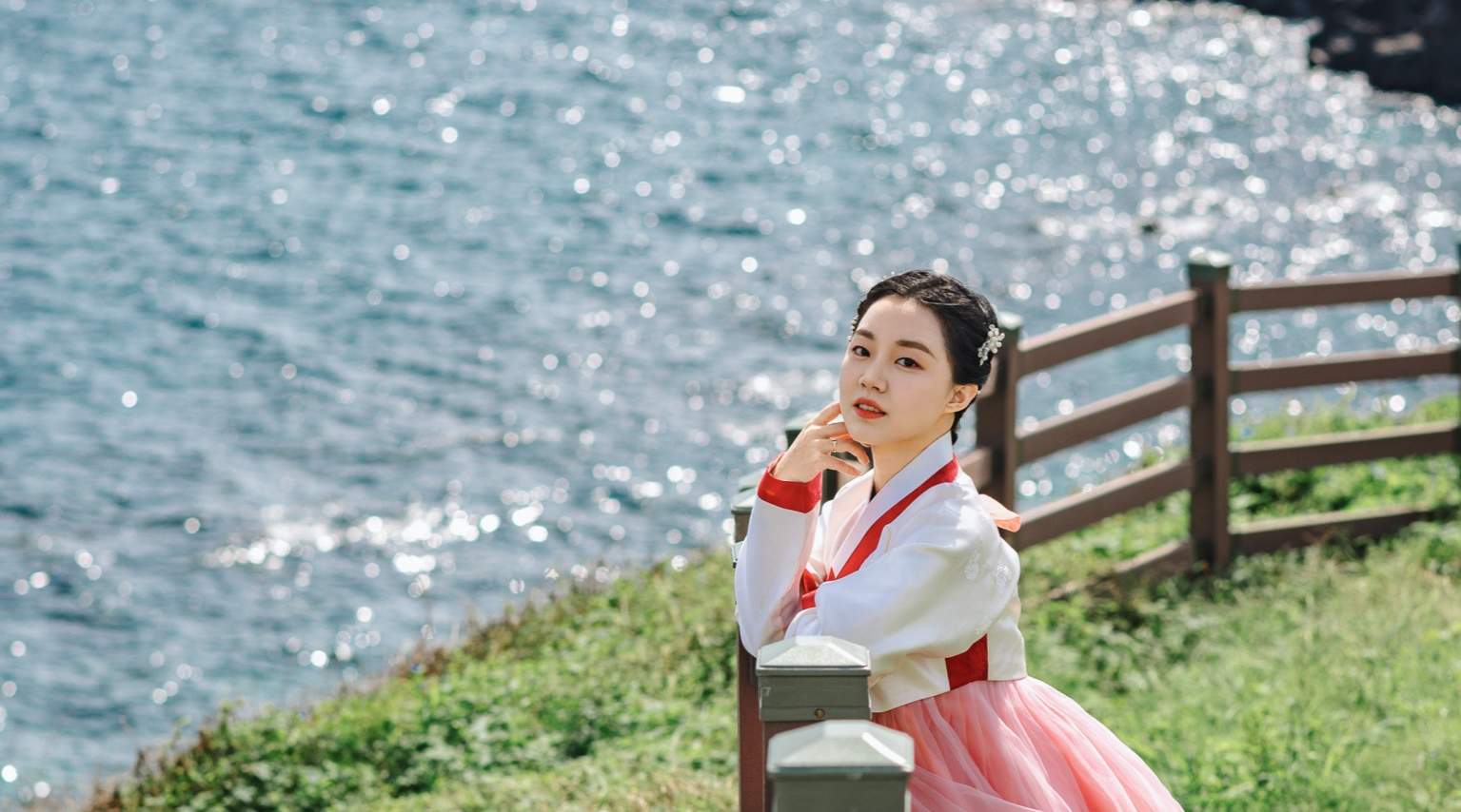 Pengalaman Pemotretan Outdoor dengan Hanbok Tradisional di Pulau Jeju