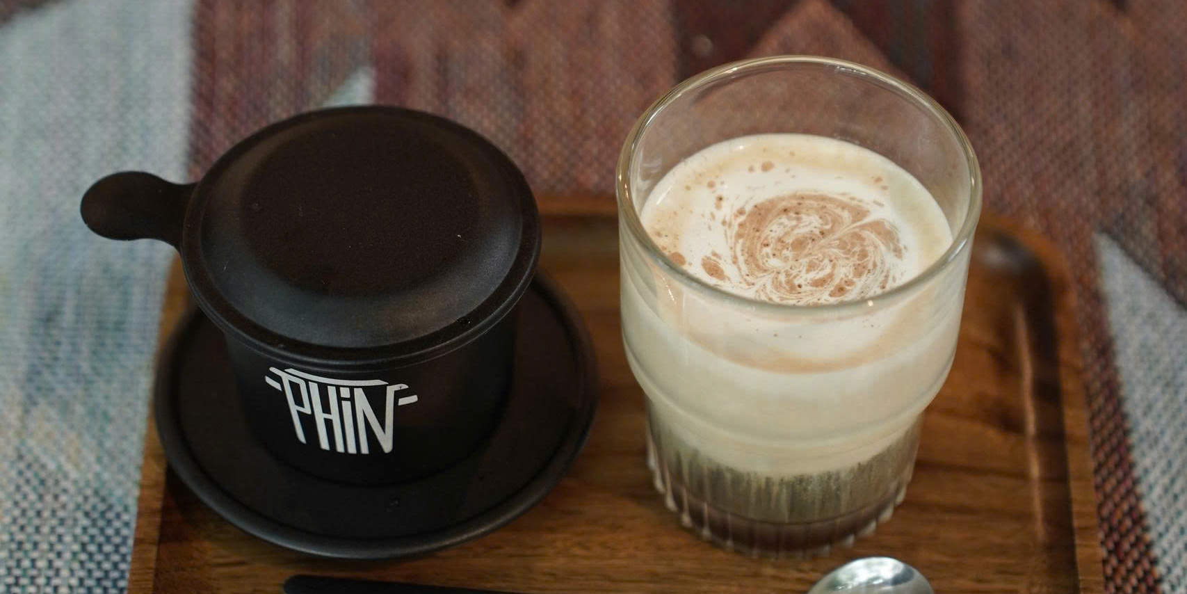 Kelas Kopi Phin Hue Dengan Gaya Telur, Garam & Kelapa 