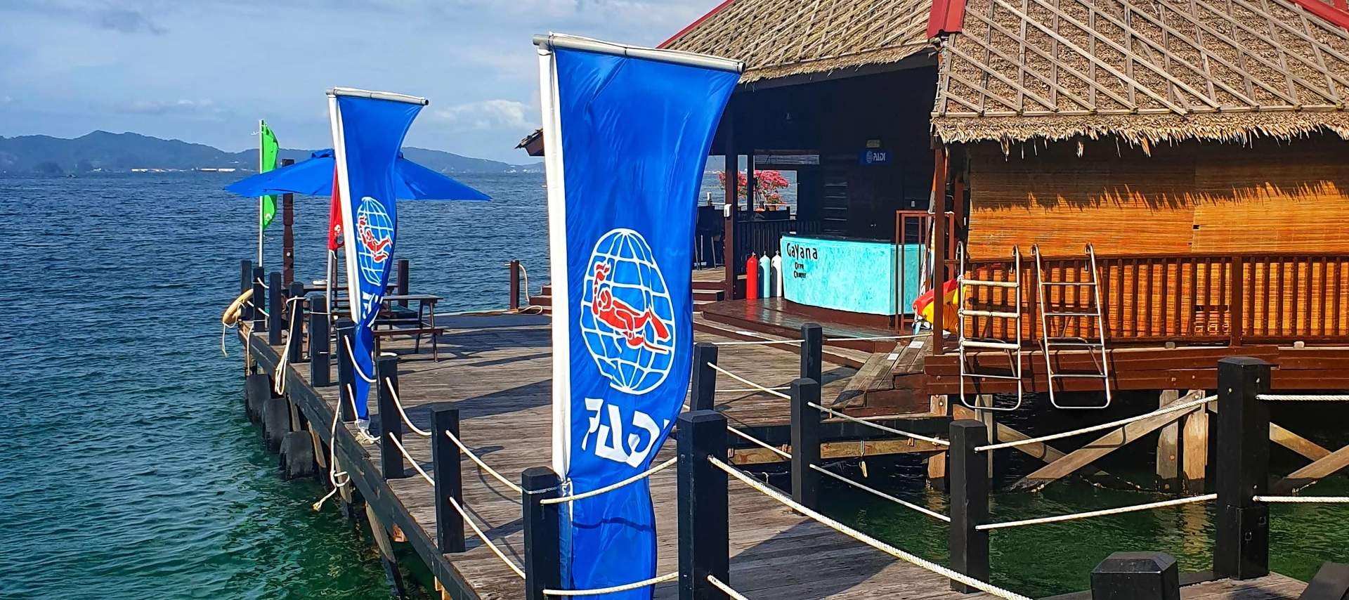 Vom Klassenzimmer bis zum offenen Meer bereitet Sie der Open Water Kurs in Kota Kinabalu auf unvergessliche Tauchabenteuer vor.