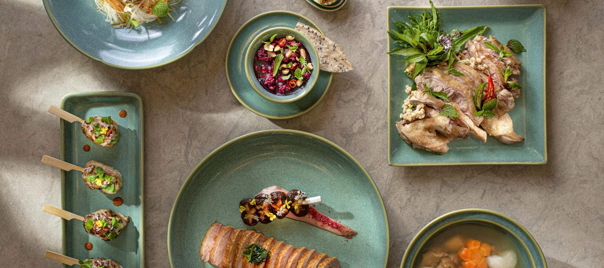 오크우드 하롱에서 즐기는 정통 베트남 & 웨스턴 세트 메뉴