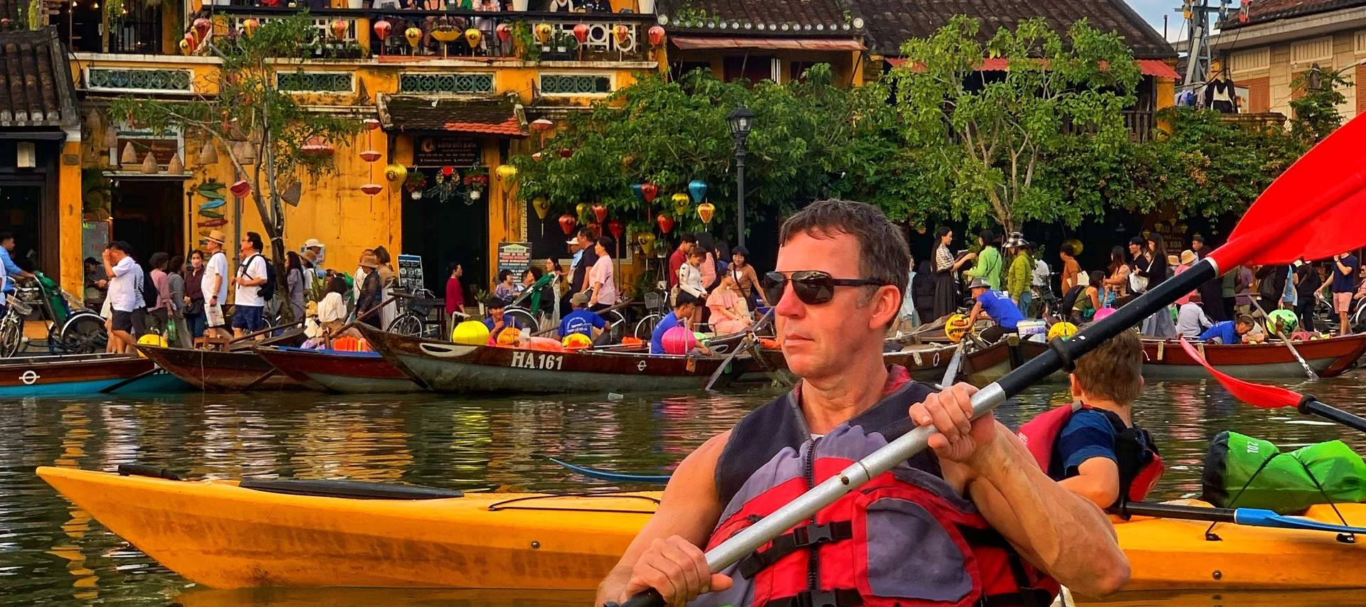 Приключение на закате на байдарках в Хойане