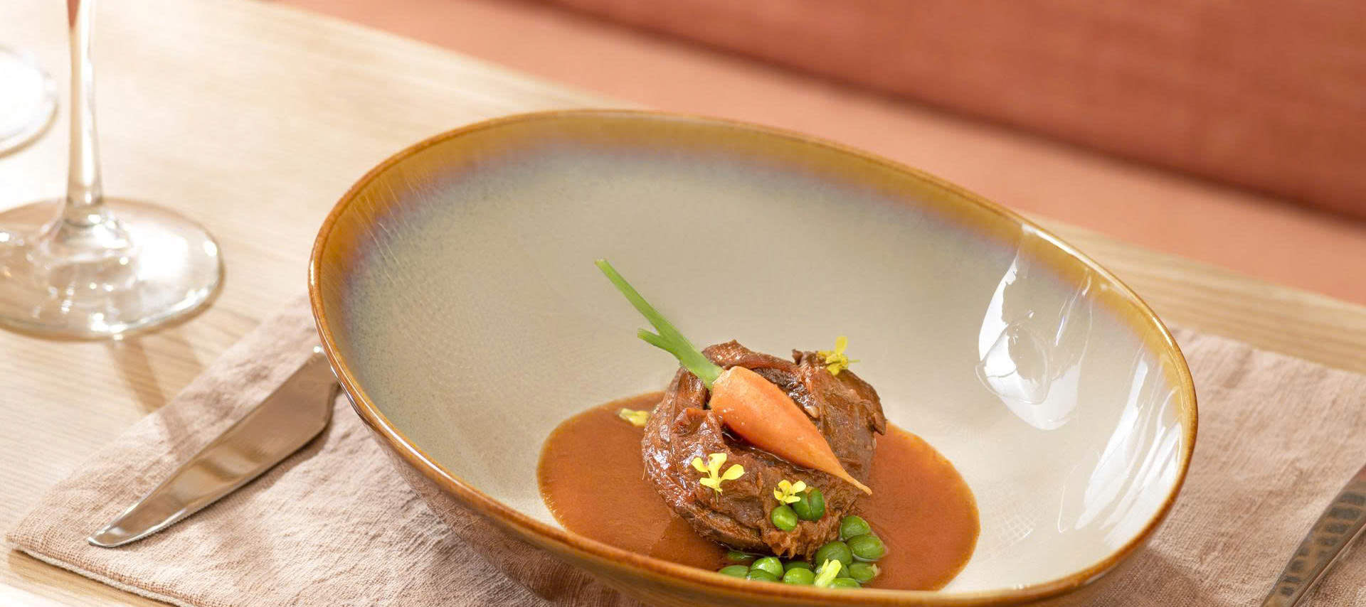 Menú fijo auténtico vietnamita y occidental en Oakwood Ha Long