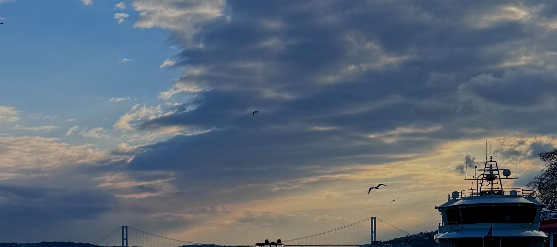 Más allá de los continentes: Crucero de 3 horas por el Bósforo de Estambul con costa asiática