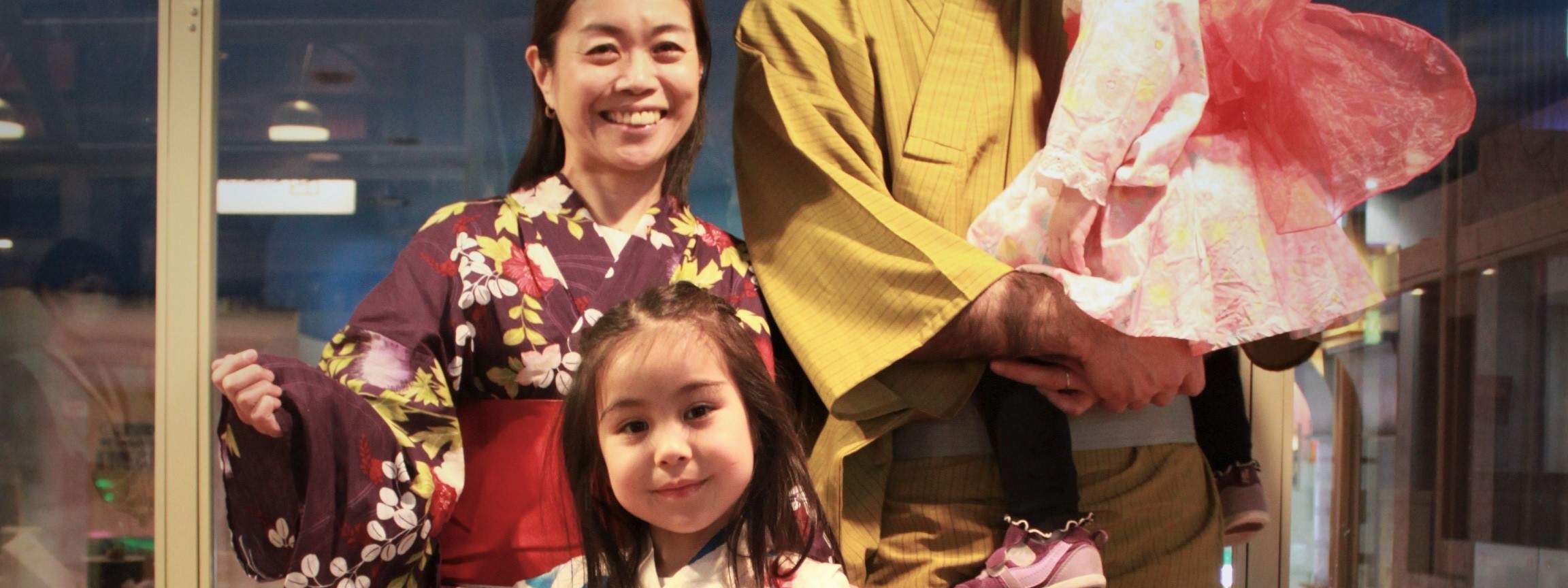 Взрослые также могут примерить юката и насладиться своим пребыванием. Погрузитесь в японскую культуру.