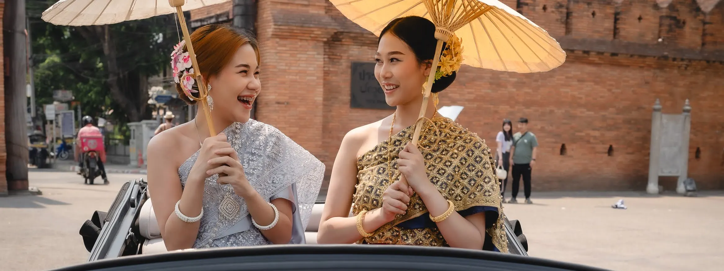 泰式礼服租赁以及老式敞篷车