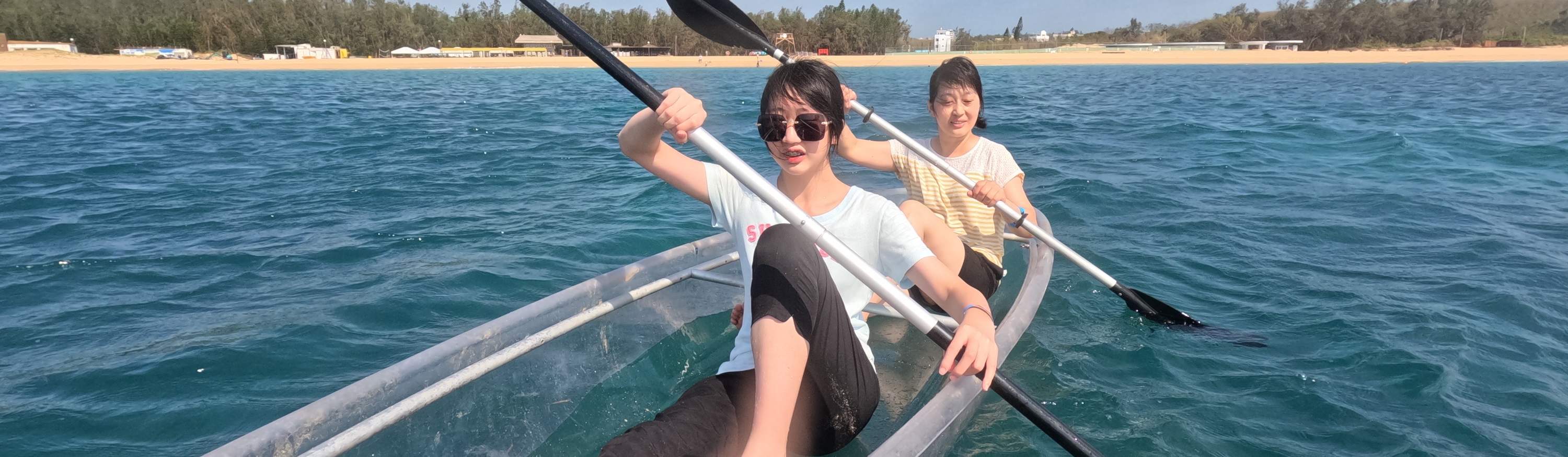 Deportes acuáticos en la playa de Aimen