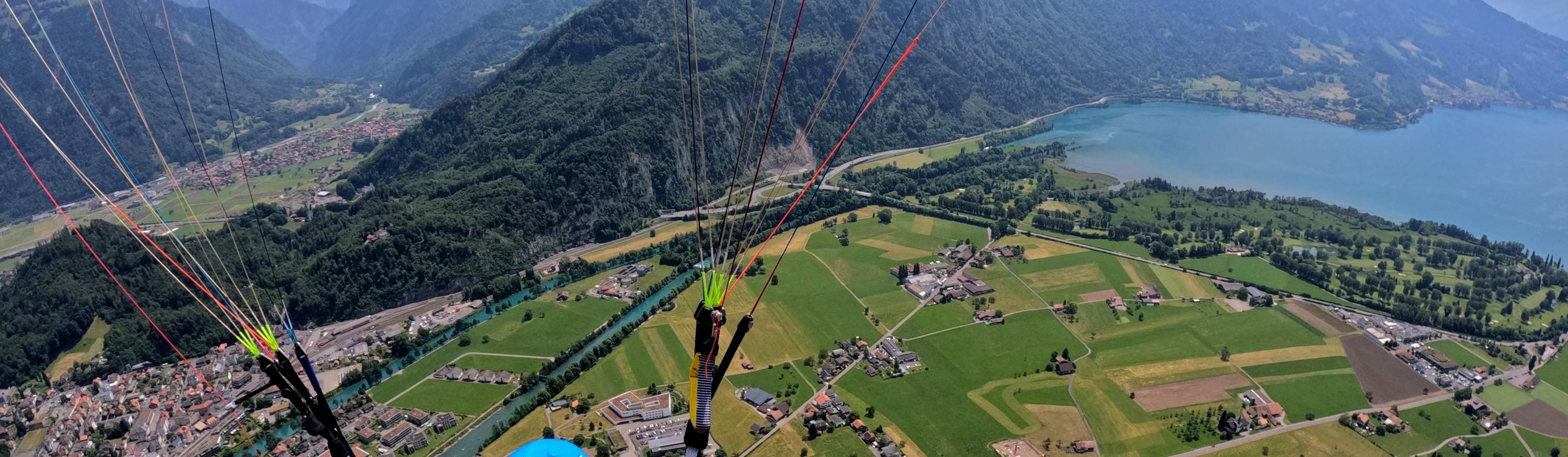 布里恩茨湖上空飞行
