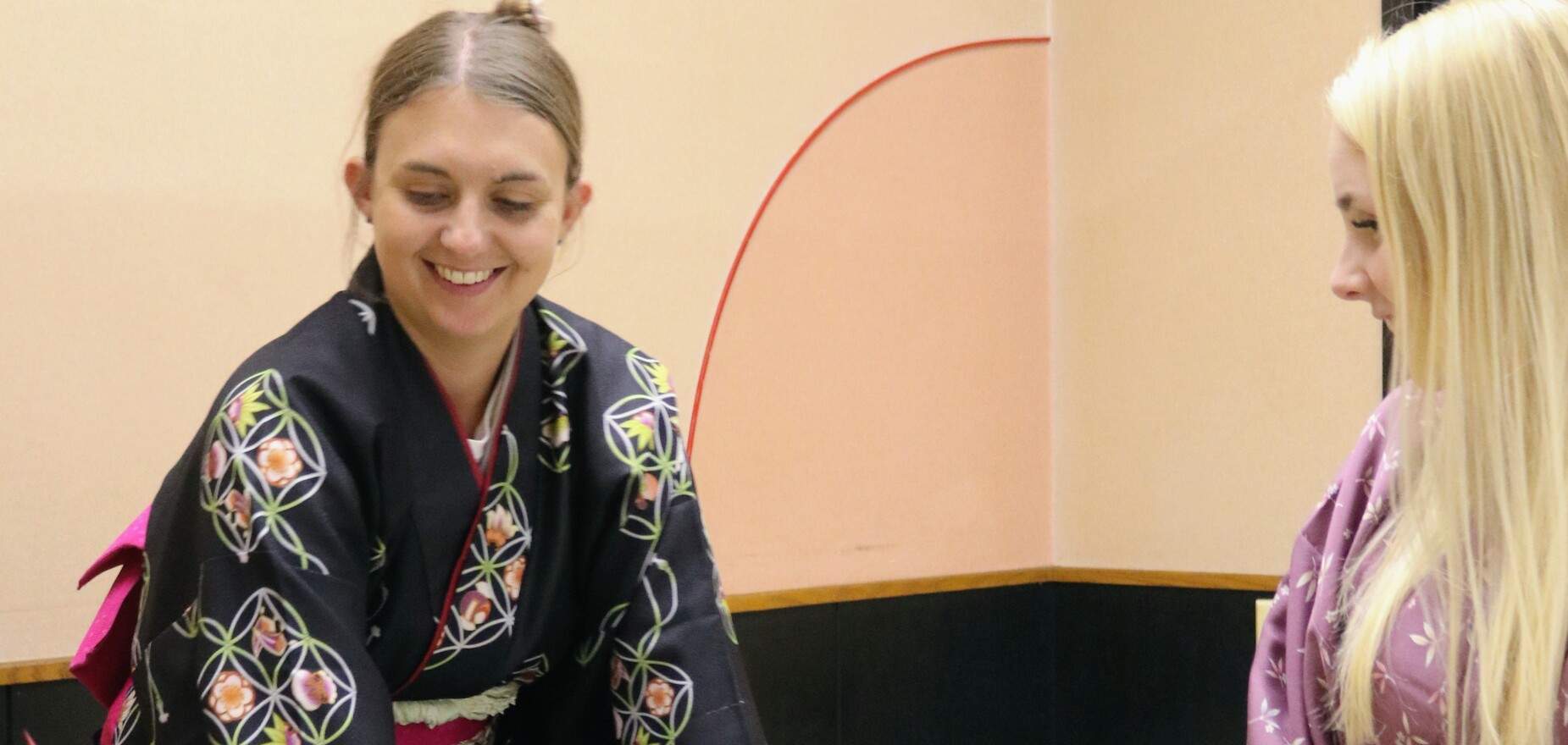 Learn Zen in a class of making Matcha Tand writing brushes in kimono