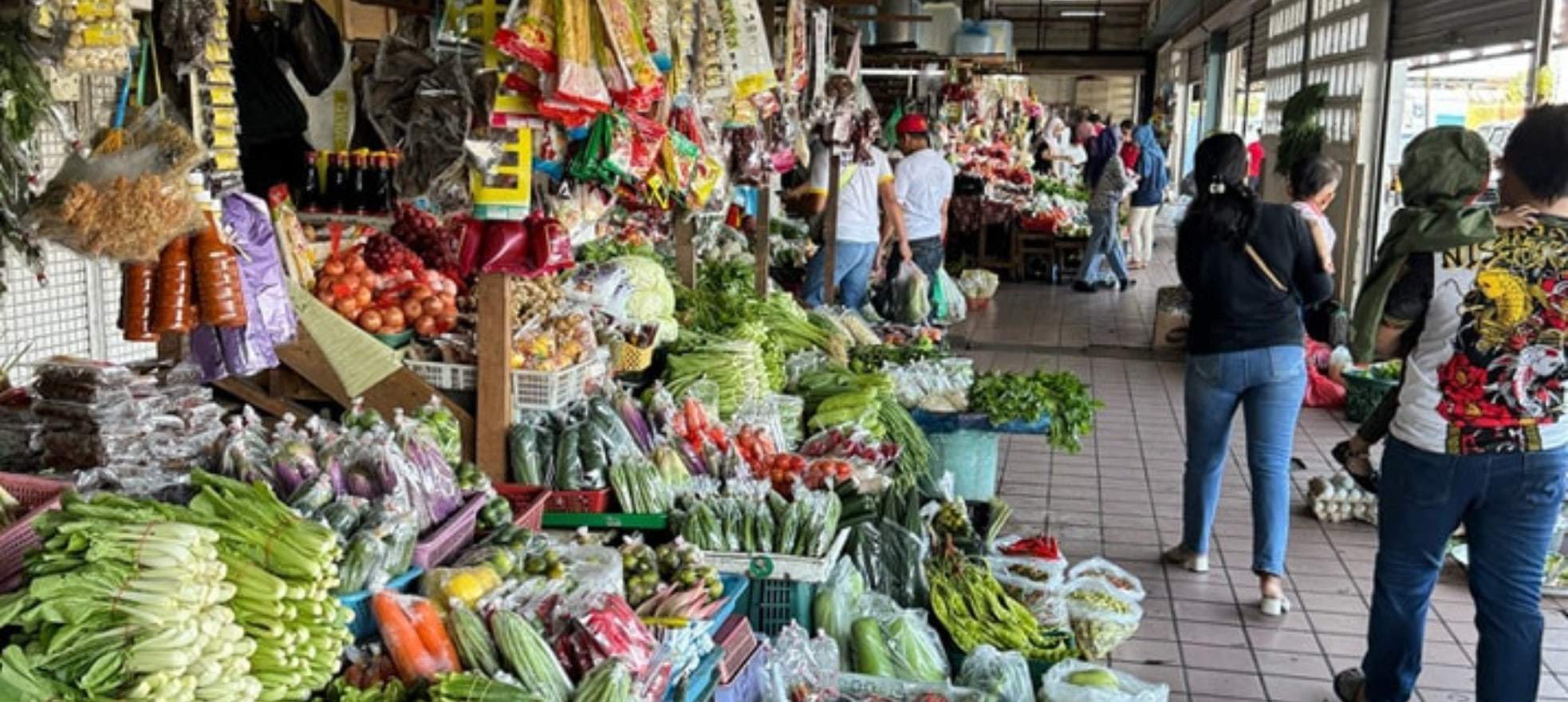 Visita il mercato per acquistare gli ingredienti alimentari