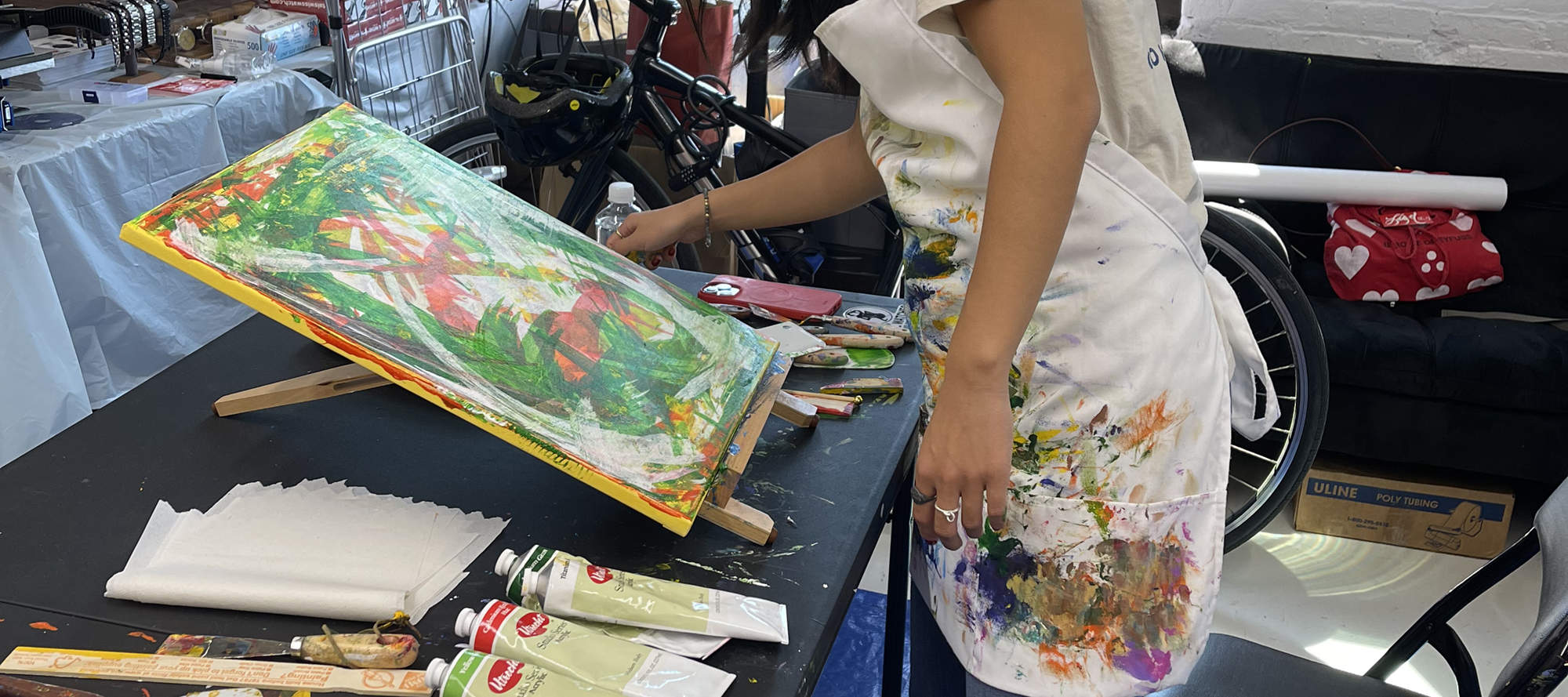 뉴욕에서 즐기는 팔레트 나이프 추상화 그리기