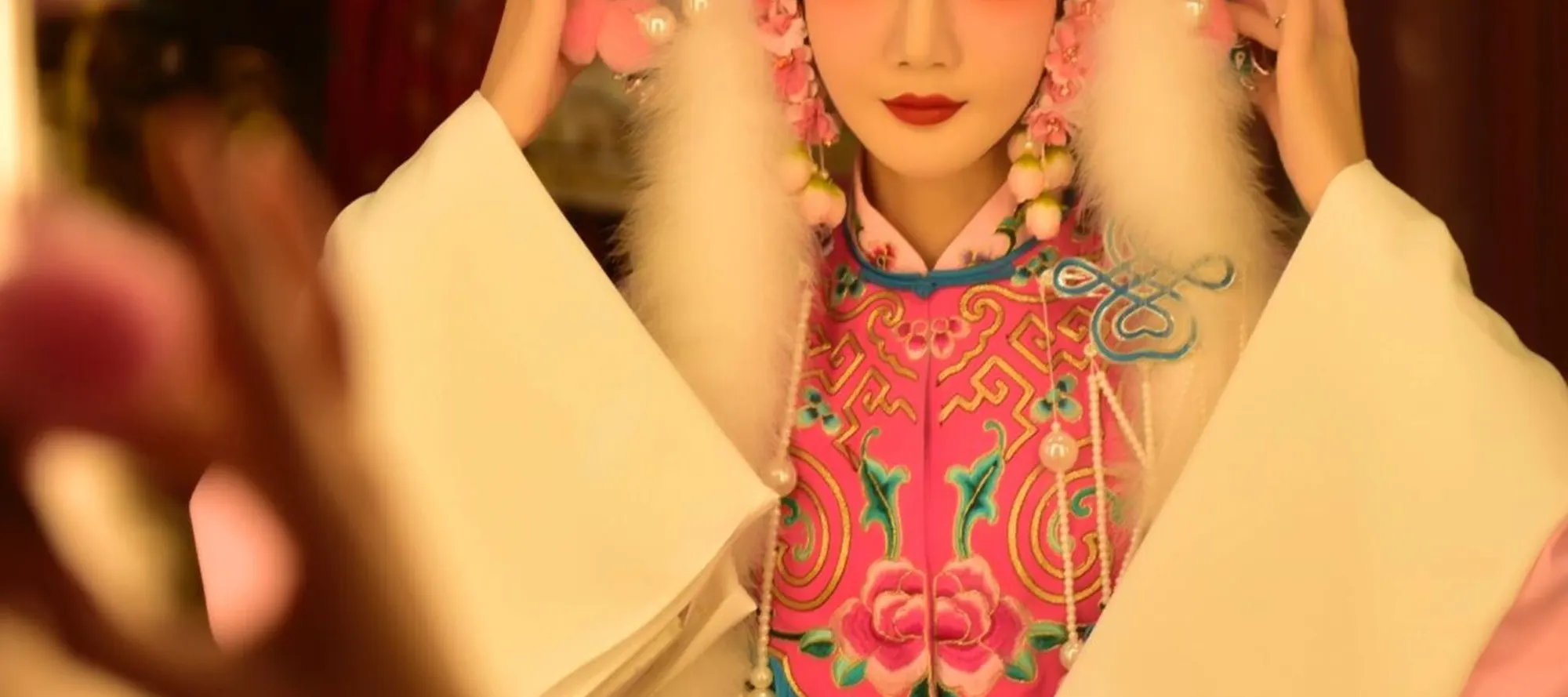 来梨园会馆，体验戏曲妆造！专业扮靓，华服加身，沉浸式解锁戏曲魅力，定格国风美韵
