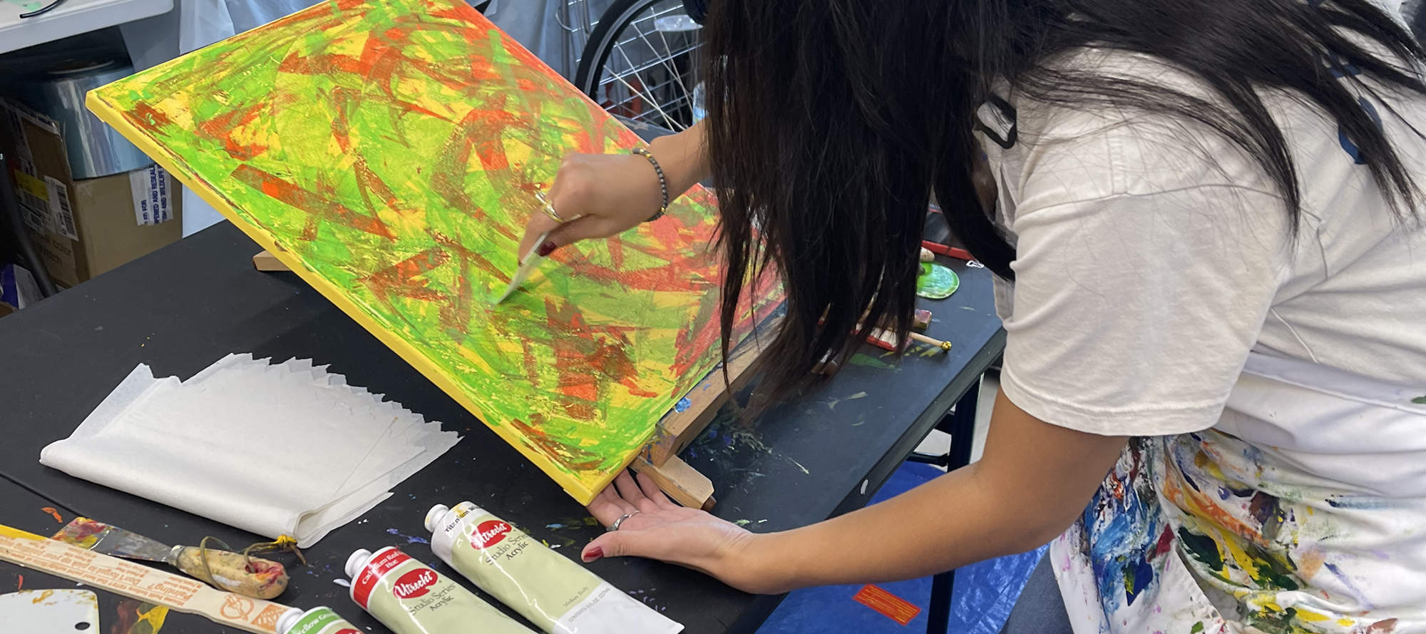 뉴욕에서 즐기는 팔레트 나이프 추상화 그리기