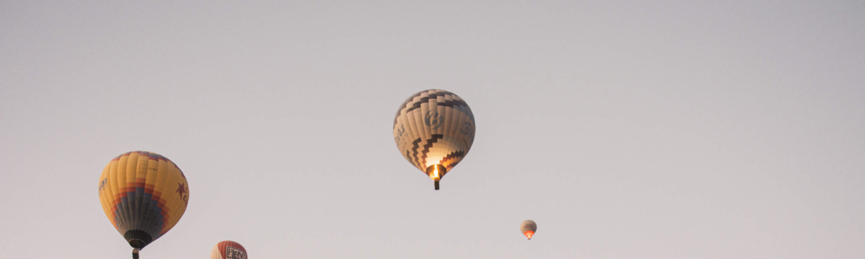 Kappadokien | Privates Fotoshooting mit fliegenden Kleidern