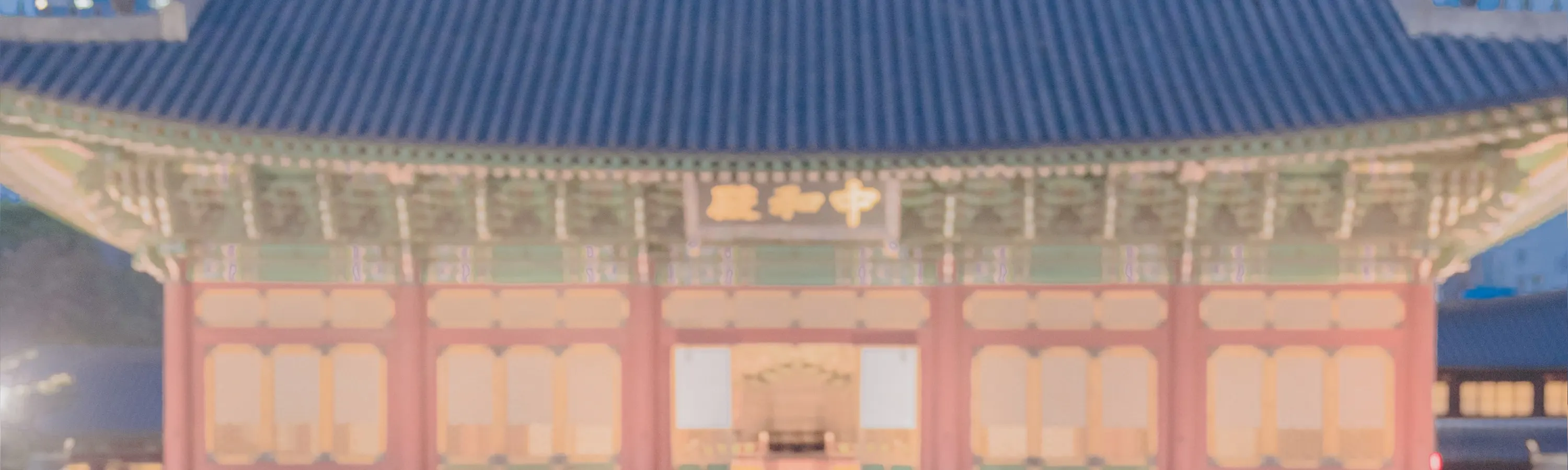夜间宫殿漫步