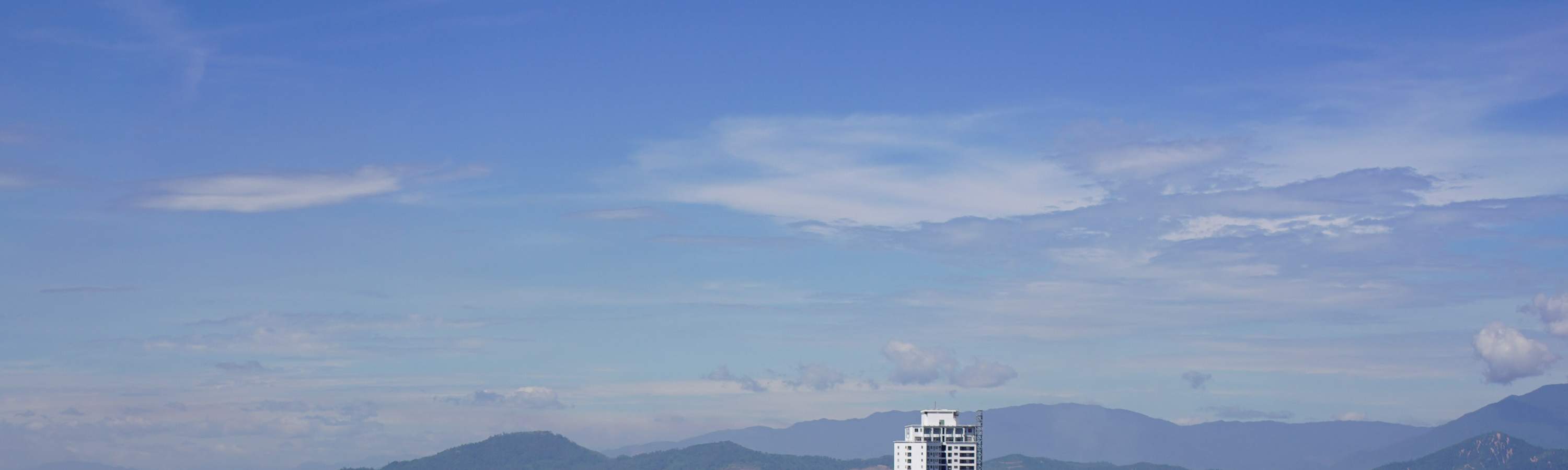 Desayuno Flotante En Piscina Infinita En Wyndham Danang Golden Bay