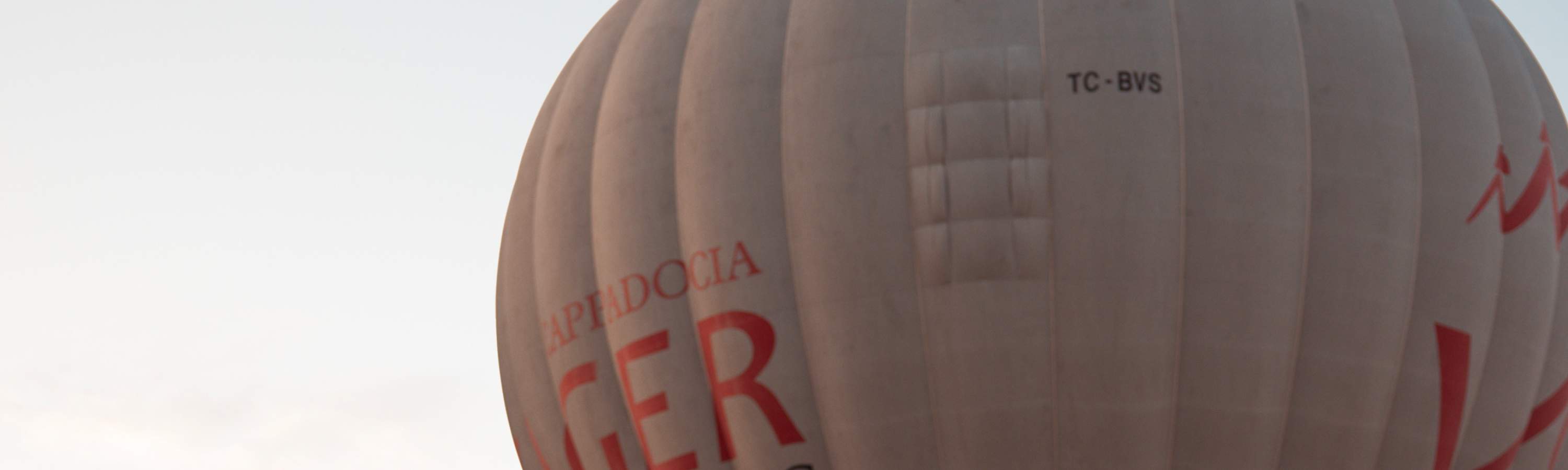 Kappadokien | Privates Fotoshooting mit fliegenden Kleidern