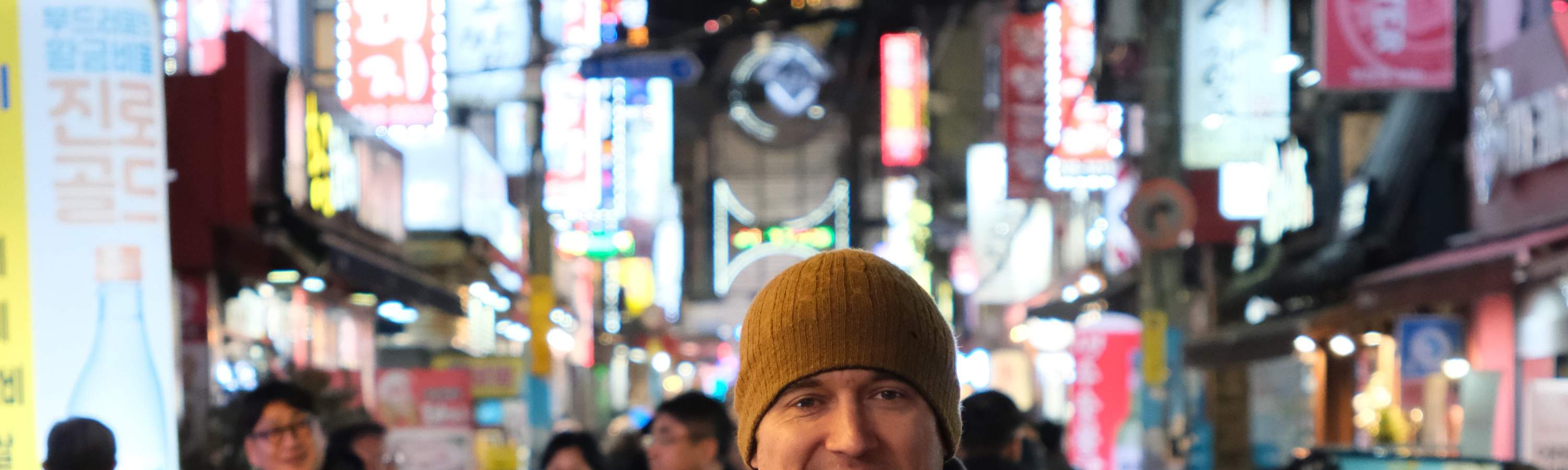 在釜山吃韓式烤肉的一大樂趣就是能品嚐到各種新鮮的配菜——也就是所謂的“banchan”