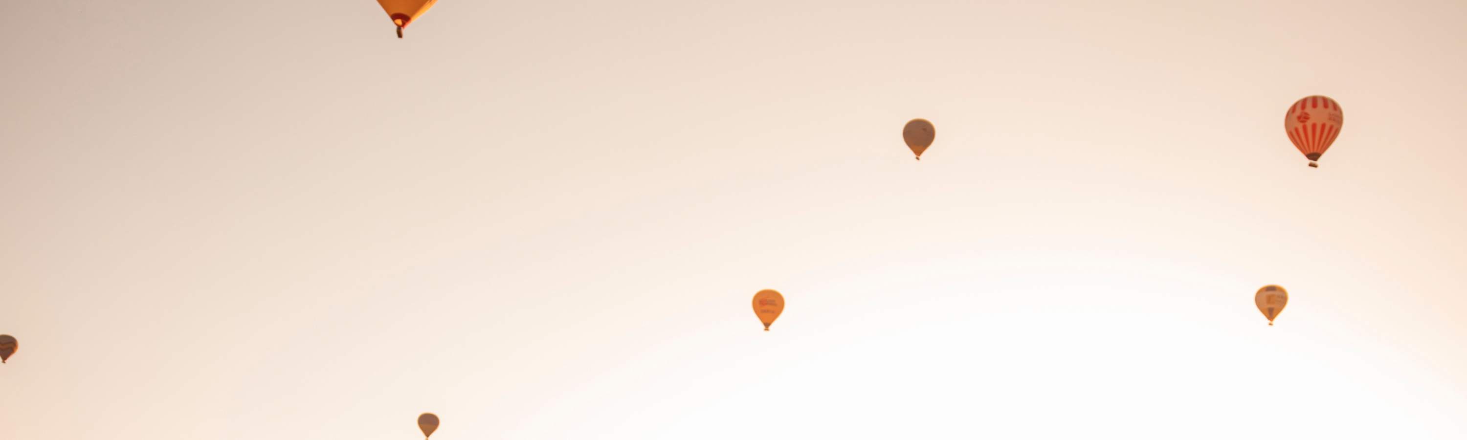 簡約線條與緞面光澤，淬鍊出更耀眼的恆久之美