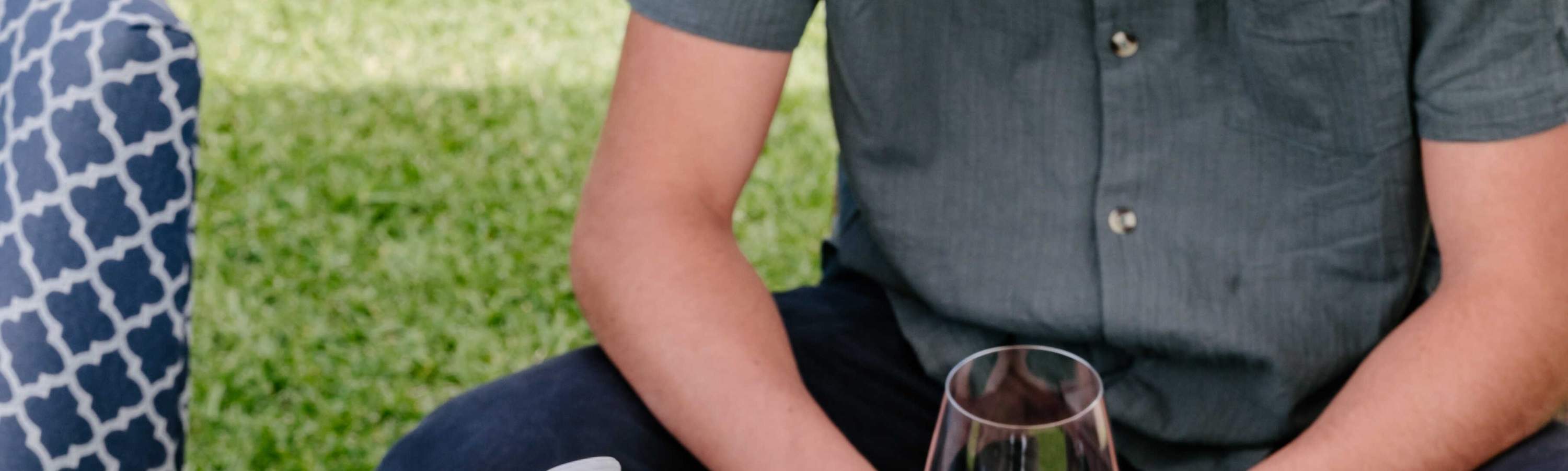 툴로크 와이너리(Tulloch Wines)의 셀러 도어에서 풍부한 와인 제조 역사를 만나보세요.