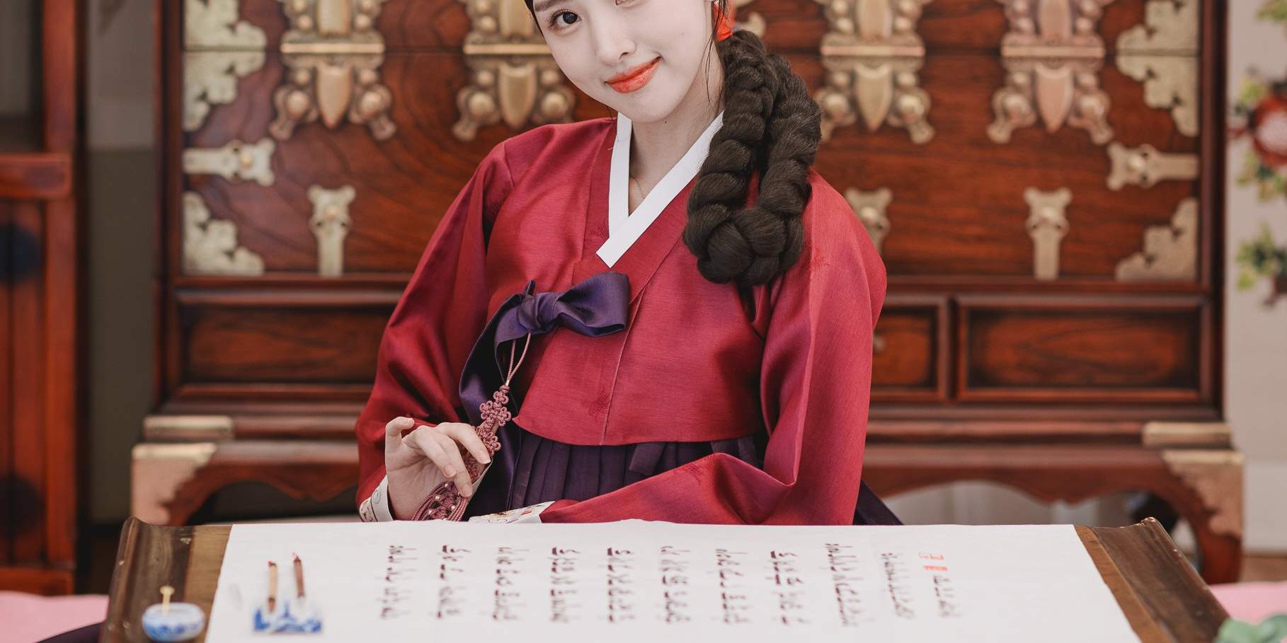 Traditionelles Hanbok-Indoor-Studio-Fotoshooting-Erlebnis in Jeju