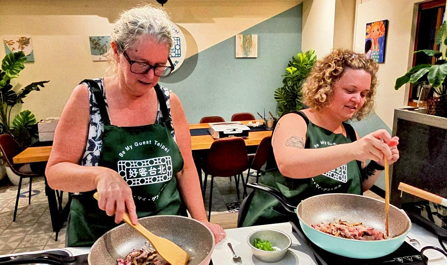 คลาสเรียนทำอาหาร: บะหมี่เนื้อ, หลู่โร่วฟ่าน, แพนเค้กต้นหอมในไทเป